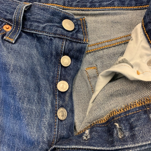 Levi’s 501, 5 button distressed jeans - Picture 5 of 10